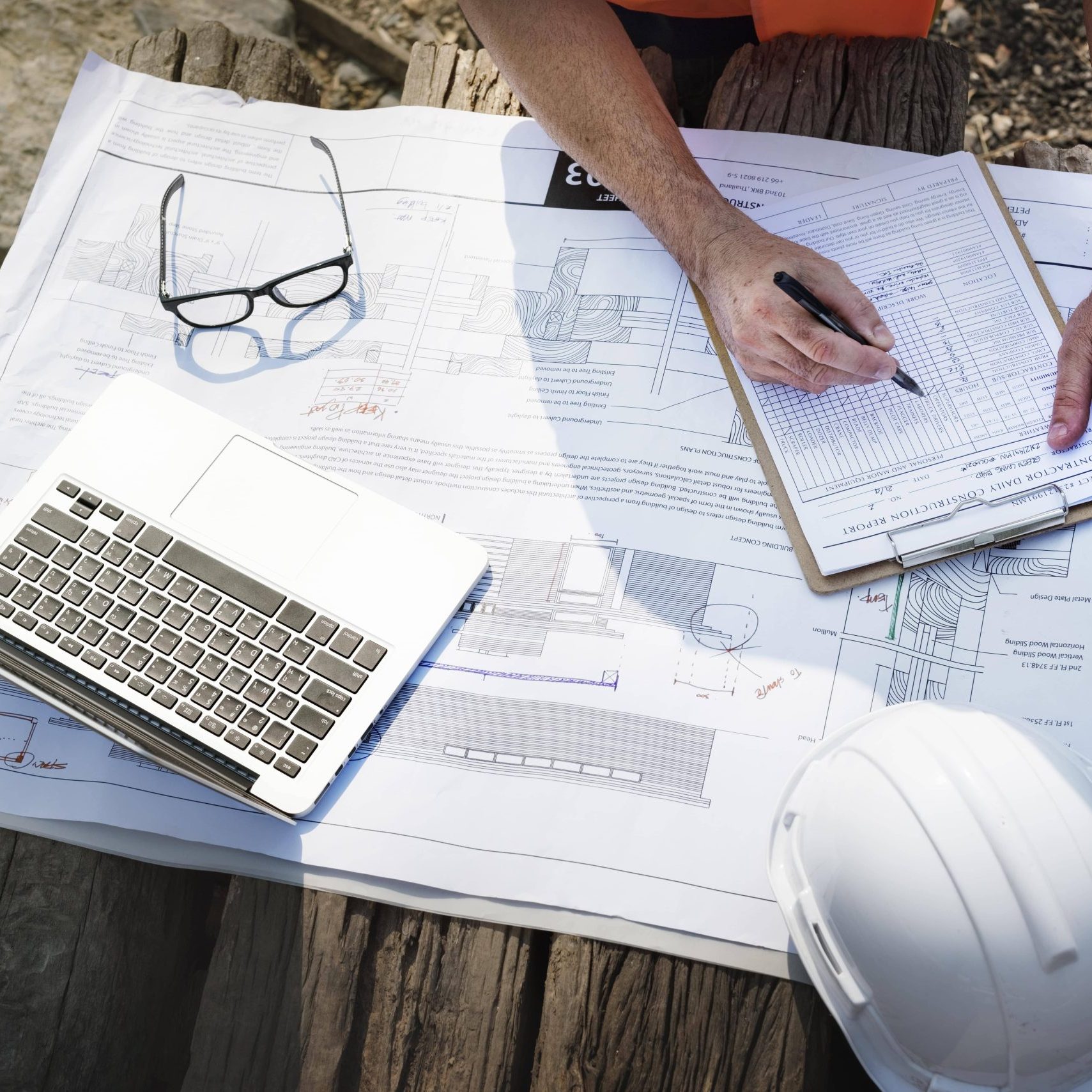 site-engineer-construction-site-min